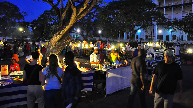 forodhani gardens, street food marknad i Stone Town på Zanzibar